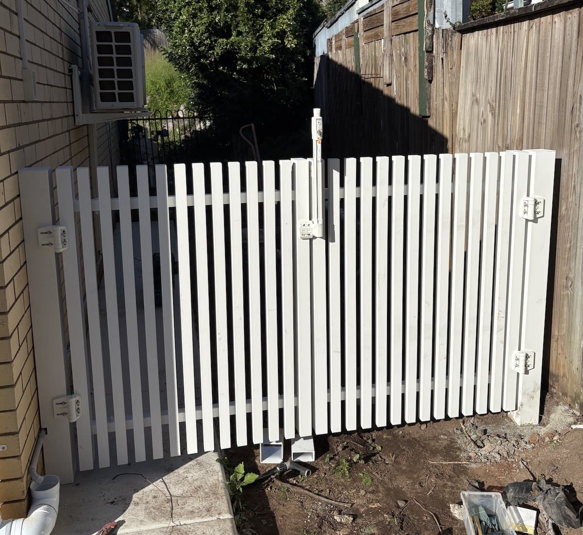 RL Fencing manual double gate installation