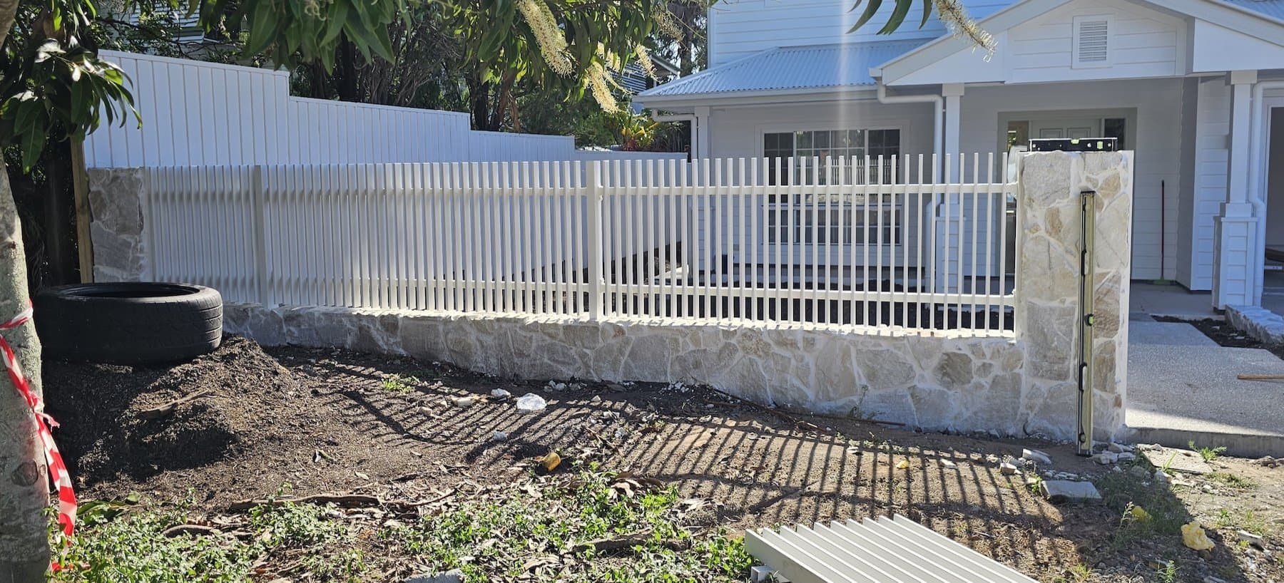 RL Fencing modern aluminium screening installation